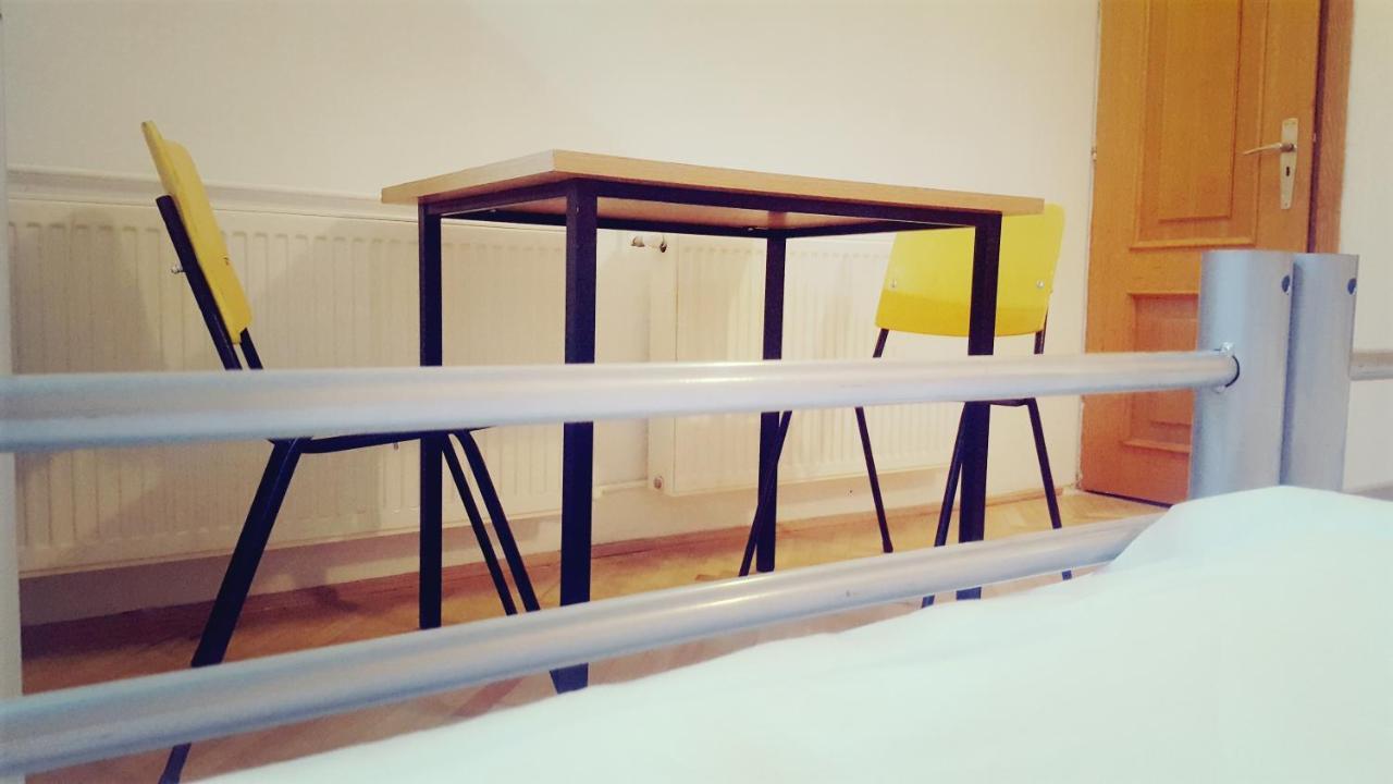 Sleep Hostel *